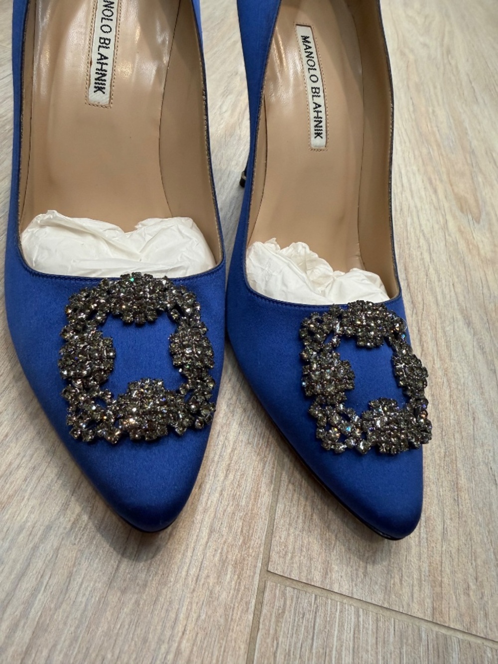 Manolo Blahnik Hangisi 105mm - Picture 3 of 5